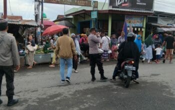 Antisipasi Macet Akhir Tahun, Polisi Turun Tangan di Pasar Paok Kambut