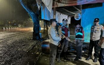 Patroli Blue Light Polsek Kuripan, Jaga Keamanan di Tengah Cuaca Ekstrem