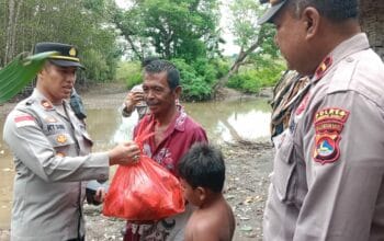 Polsek Sekotong Sigap Patroli Laut dan Bantuan di Tengah Musim Hujan