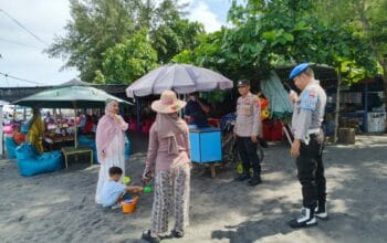 KRYD Polsek Lembar, Jamin Liburan Aman di Pantai Cemara