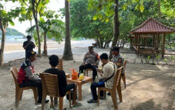 KRYD Polsek Sekotong di Pantai Air Tawah, Wisata Aman Liburan Tenang
