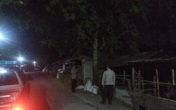 Patroli Malam Polsek Lembar Jaga Kamtibmas, Ciptakan Rasa Aman