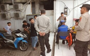 Patroli Malam di Gelogor, Polsek Kediri Tingkatkan Keamanan Warga