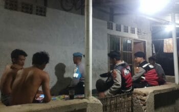 Patroli Tengah Malam di Sekotong, Polisi Sapa Warga, Jaga Keamanan Lingkungan