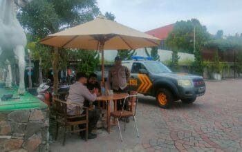 Polisi Hadir di Tengah Masyarakat, Patroli Rutin Polsek Batulayar Ciptakan Rasa Aman
