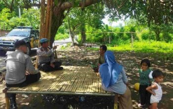 Polisi Sambangi Warga Desa Labuan Tereng, Pesan Penting di Baliknya!