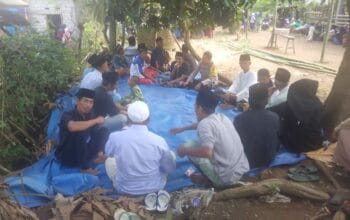 Polri Hadir di Tengah Duka, Polsek Sekotong Layat Korban Kecelakaan