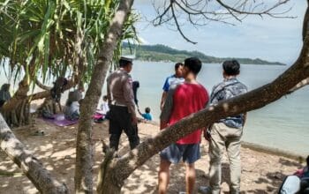Polsek Sekotong Sambangi Pantai Kemos, Polisi Hadir untuk Kenyamanan Wisatawan