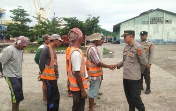 Prioritaskan Keselamatan, Polisi Gencar Ingatkan Pekerja Pelabuhan Lembar