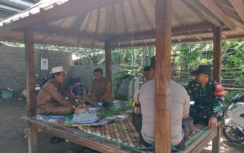 Sentuhan Humanis Polisi di Tengah Duk, Berbagi Empati