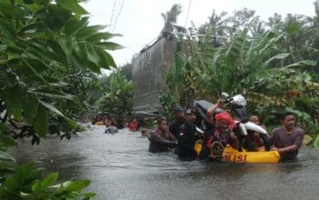 Banjir Landa Lombok Barat, Polisi Evakuasi Warga Dusun Datuk