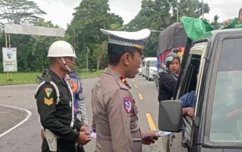 Himbauan Humanis Keselamatan Berkendara Ala Polres Lobar di Operasi Rinjani 2025