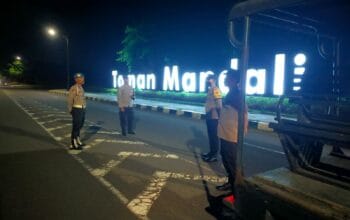 Patroli Dialogis Malam Hari, Polres Lombok Barat Sosialisasi KEMOS 110 untuk Keamanan Warga