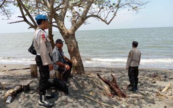 Patroli Polsek Gerung Tingkatkan Keamanan di Pantai Induk dan Turnamen Futsal