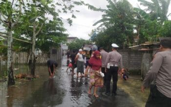 Patroli Siaga! Polsek Kediri Kawal Keamanan Warga di Tengah Cuaca Ekstrem Lombok Barat