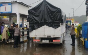 Pengamanan Ketat di Pelabuhan Lembar, Polisi Kawal Pemuatan dan Bongkaran Kapal