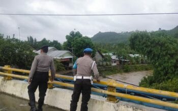 Siaga Banjir, Polsek Sekotong Patroli Intensif Sungai Empol dan Pelangan