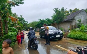 Siaga Bencana! Polsek Lembar Tingkatkan Patroli di Wilayah Rawan Banjir dan Longsor