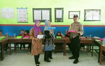 Polsek Kediri Kawal Program Makanan Bergizi Gratis di SDN 2 Ombe