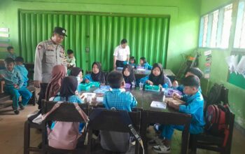 Sinergi Polri & Sekolah! Program Makan Bergizi Gratis untuk Anak SD di Gerung