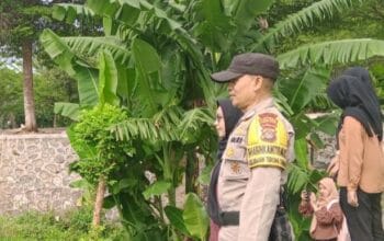 Bersama Warga, Polisi dan Mahasiswa Wujudkan Ketahanan Pangan Desa Terong Tawah
