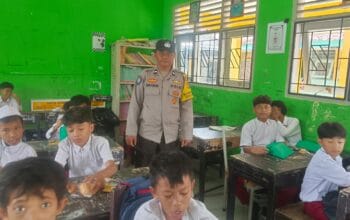 Gizi Anak Prioritas! Polisi Kawal Pendistribusian Makan Bergizi di Sekolah