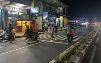Ibadah Nyaman, Polisi Kawal Sholat Isya dan Tarawih di Kediri