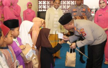 Kapolres Lombok Barat Santuni Anak Yatim, Hadirkan Kebahagiaan