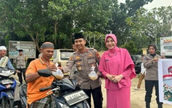 Kehangatan Ramadan, Polsek Lembar Santuni Yatim