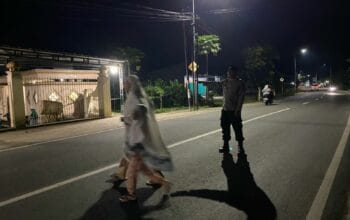 Kondusif! Polsek Lembar Pastikan Keamanan Salat Tarawih