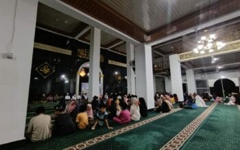 Masjid Baital Atiq Gerung, Nuzulul Qur'an dan Kisah Haru Santunan Anak Yatim