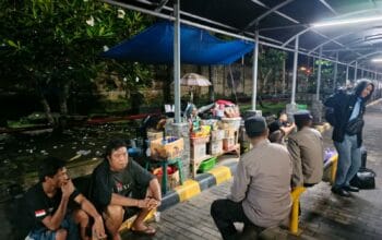 Mencegah Premanisme Pengamanan Sahur Polisi di Pelabuhan Lembar