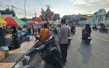 Ngabuburit Aman! Polsek Gerung Kawal Lalu Lintas dan Cegah Balap Liar