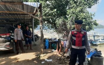 Patroli Rutin Polsek Sekotong Amankan Obyek Wisata Pantai Batu Kijuk, Ciptakan Rasa Aman