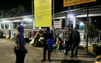 Patroli Sahur di Pelabuhan Lembar, Polisi Pastikan Keamanan Warga