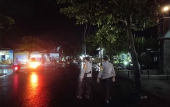 Polisi Kawal Tarawih di Labuapi, Ibadah Lebih Nyaman!