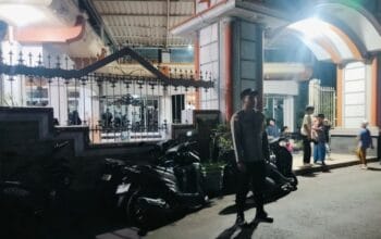 Polisi Kawal Tarawih di Lombok Barat, Jamaah Merasa Lebih Aman