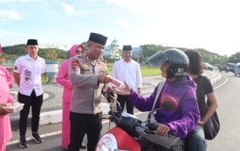 Polres Lombok Barat Berbagi Takjil, Tebar Berkah di Bulan Ramadhan