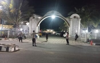 Polsek Gerung Jaga Keamanan Salat Tarawih di Masjid Prioritas