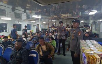 Polsek Kawasan Pelabuhan Lembar Amankan Pemuatan dan Bongkaran Kapal, Pastikan Keamanan Terjaga