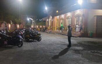 Polsek Kawasan Pelabuhan Lembar Kawal Tarawih, Cegah Curanmor dan Atur Lalu Lintas