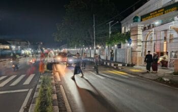 Polsek Kediri Jaga Keamanan Tarawih Perdana di Ramadan 1446 H