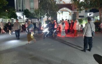 Polsek Labuapi Kawal Salat Tarawih, Warga Ibadah Lebih Khusyuk