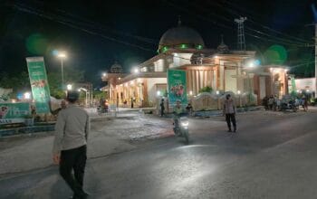 Polsek Lembar Jaga Keamanan Tarawih, Jemaah Lebih Tenang