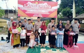 Indahnya Berbagi, Polsek Sekotong Beri Santunan Anak Yatim