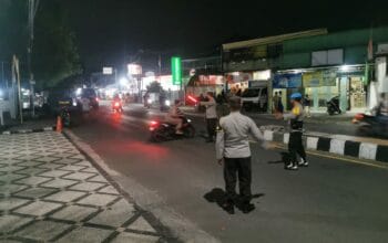 Pengamanan Tarawih di Gerung Polisi Sigap, Ibadah Khusyuk