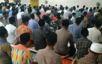 Kapolsek Kediri Pimpin Tarawih Keliling, Warga Merasa Nyaman