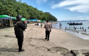Operasi Ketupat 2025 Polisi Jaga Wisatawan di Senggigi Lombok Barat
