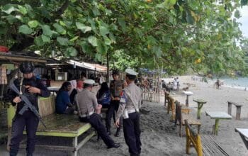 Patroli Ops Ketupat Rinjani 2025, Polisi Jaga Wisatawan di Pantai Lombok Barat
