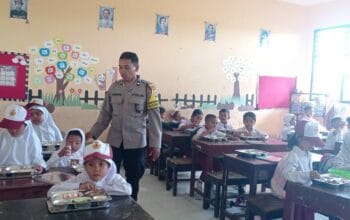 Polsek Gerung Kawal Ketat Program Makan Bergizi Gratis di Lombok Barat, Pastikan Berjalan Lancar